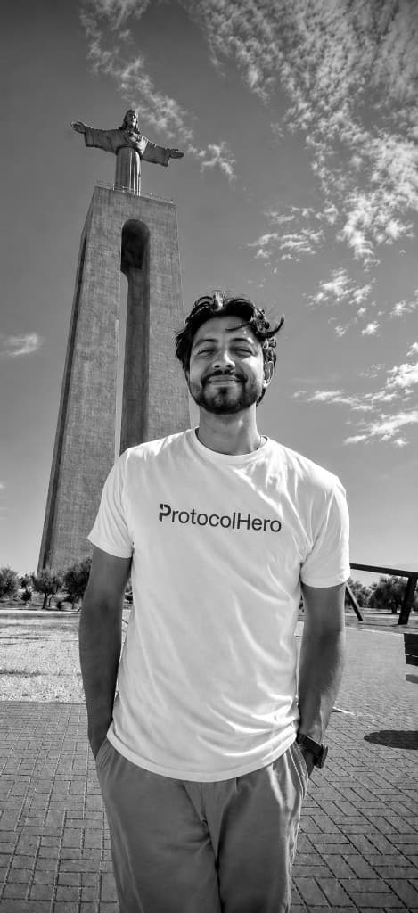 Founder of ProtocolHero in front of a monument