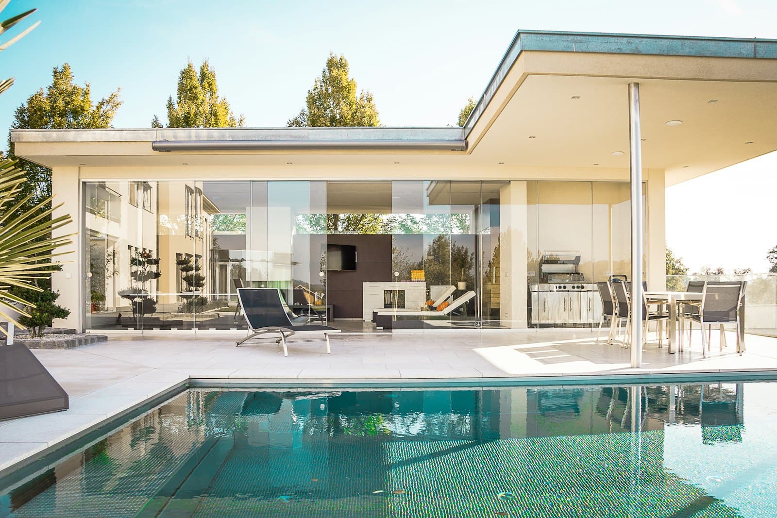 Moderne Wohnimmobilie mit Terrasse
